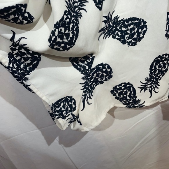 Design Lab by Lord & Taylor Womens Cream and Black Pineapple Print Romper Size M - Picture 13 of 13